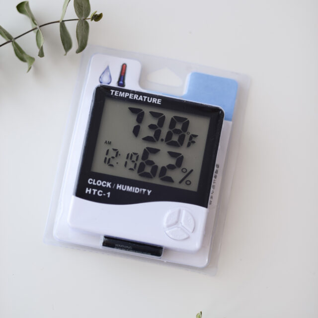 Гигрометр-термометр цифровой с будильником и часами Lunica de arti¶